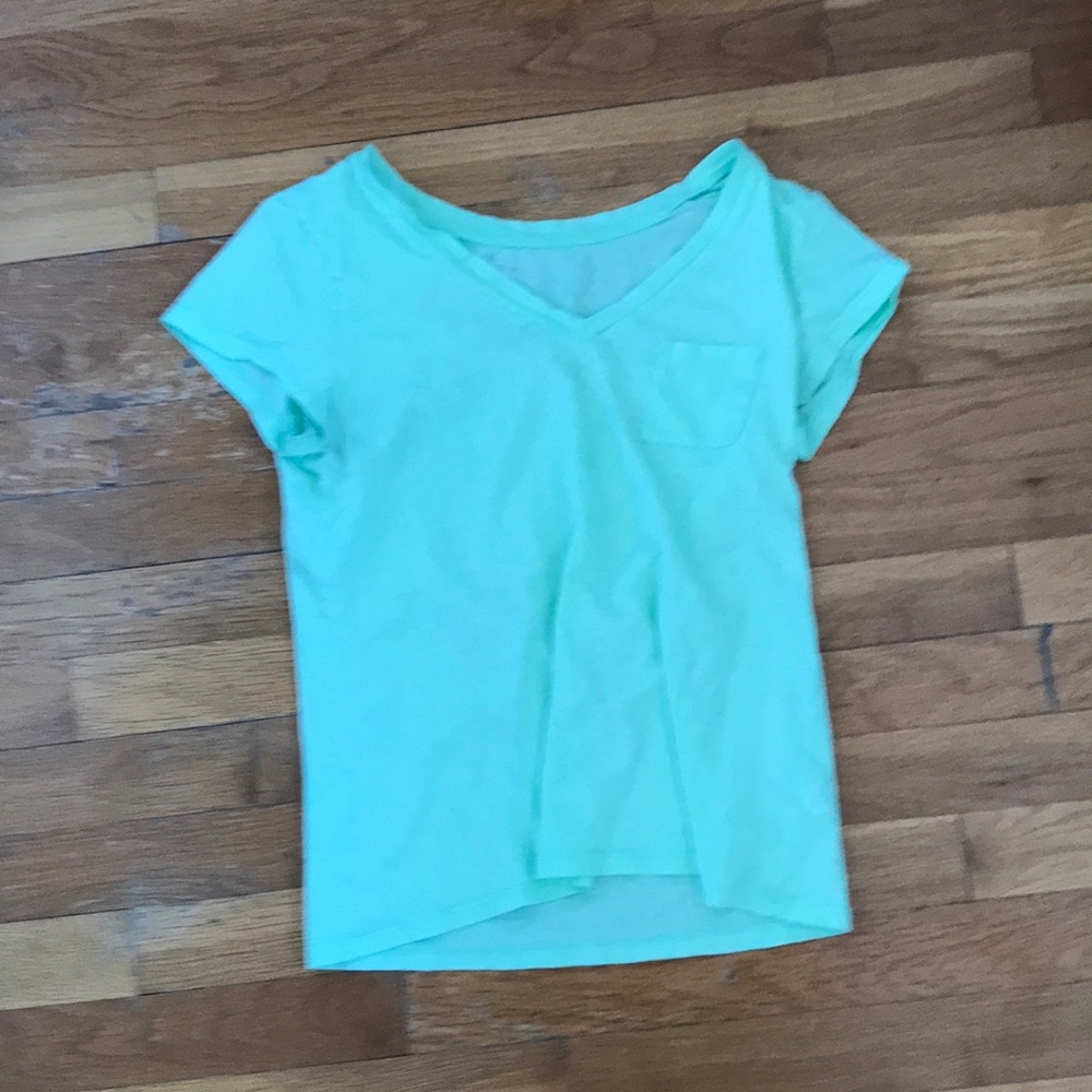 Light lime green gap woman’s tee shirt